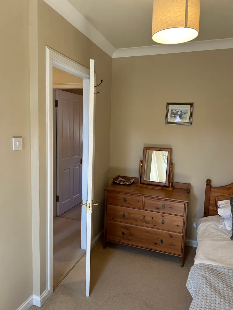 Bedroom 2 with twin beds